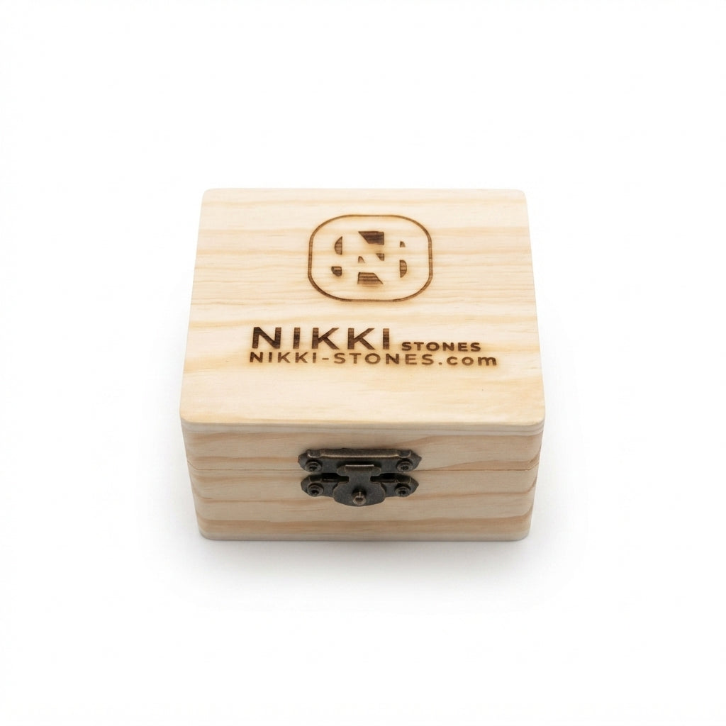 Holzbox mit Gravur – 7,9 × 7,7 × 4,3 cm (B × T × H)