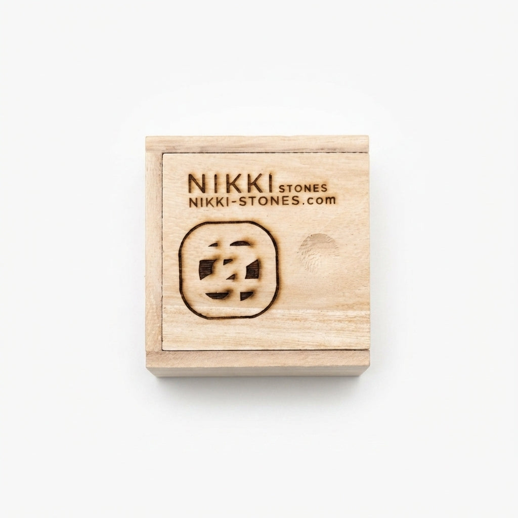 Holzbox mit Gravur – 8,4 × 8,5 × 5 cm (B × T × H)