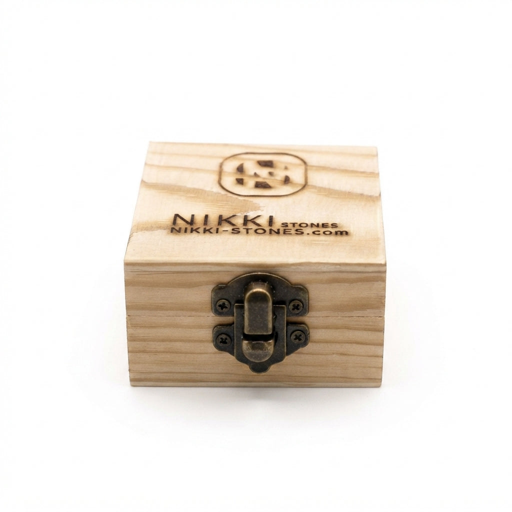 Holzbox mit Gravur – 6,9 × 6,9 × 3,8 cm (B × T × H)