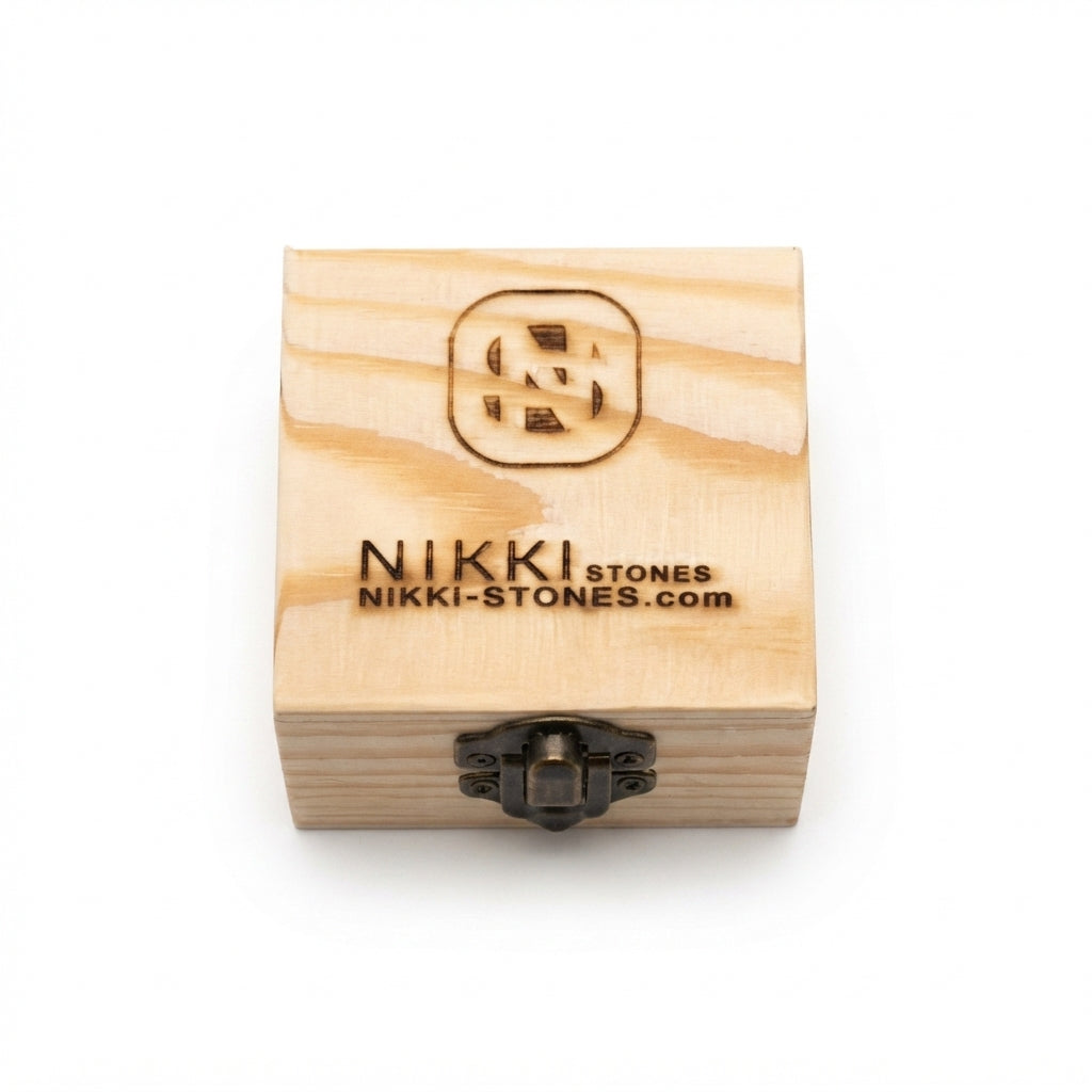 Holzbox mit Gravur – 6,9 × 6,9 × 3,8 cm (B × T × H)