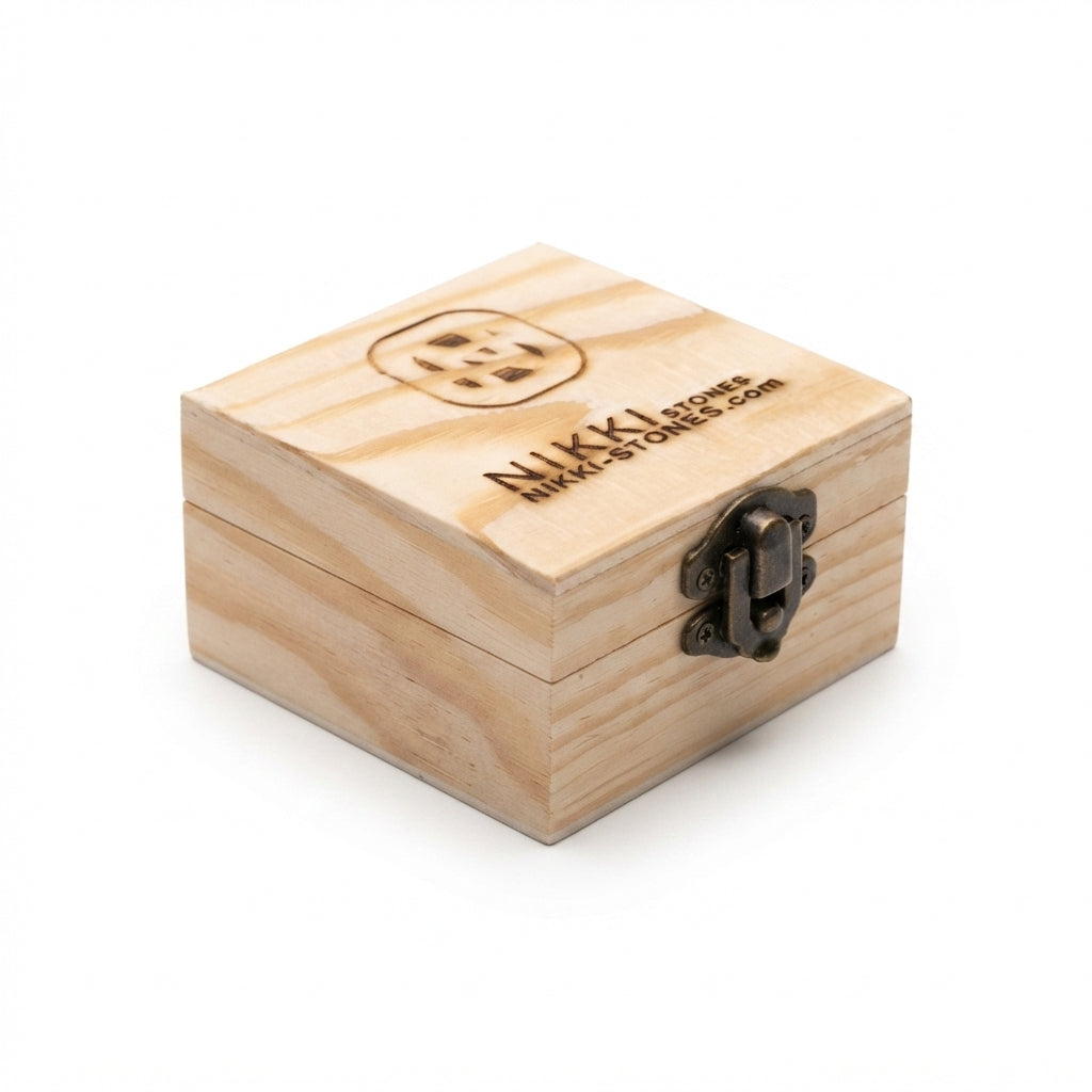 Holzbox mit Gravur – 6,9 × 6,9 × 3,8 cm (B × T × H)